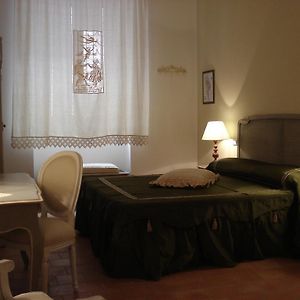 Camera con letto king size